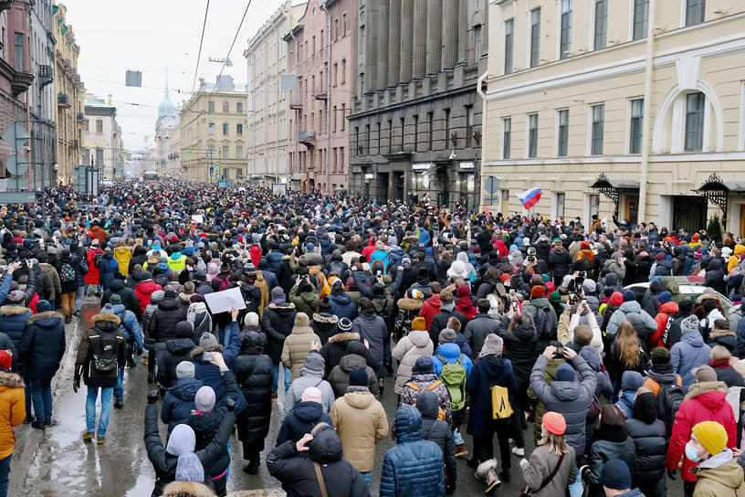 В Санкт-Петербурге собралось около 5 тыс. человек