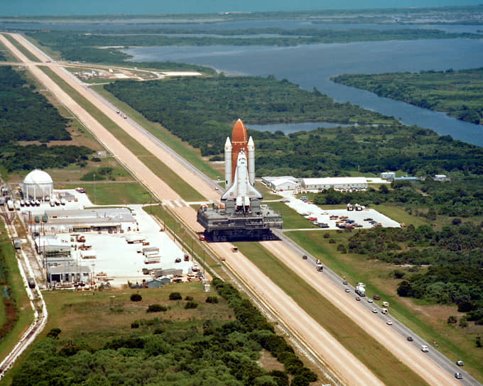 Экспедиция несколько раз откладывалась. Первоначально запуск был запланирован на июль 1985 года, затем его перенесли на ноябрь того же года, позже он был отложен на конец января 1986 года 