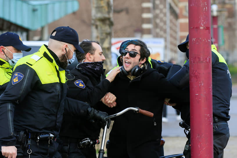 В Амстердаме 24 января были задержаны 190 человек. Полиция Эйндховена также заявила о задержании 62 подозреваемых и о начале крупномасштабного расследования для установления личностей причастных к митингам
