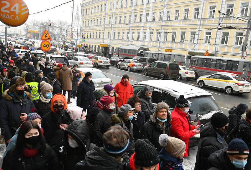 Шествие по Каланчевской улице в Москве