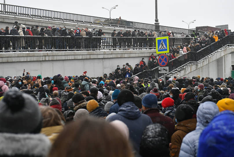 Протестующие возле Третьего транспортного кольца в Москве
