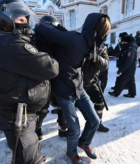 Задержания в участников митинга в Омске