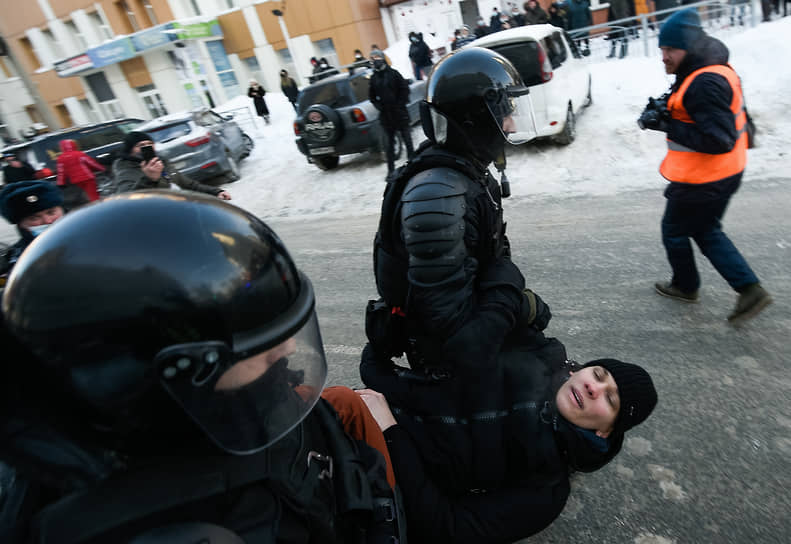 Задержание участника акции протеста в Новосибирске
