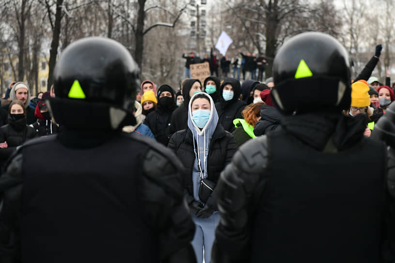 Акция протеста на Пионерской площади в Санкт-Петербурге