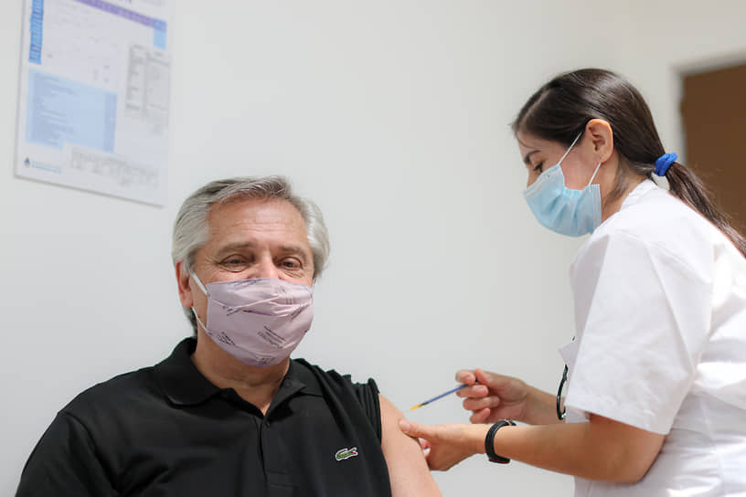 21 января президент Аргентины Альберто Фернандес сделал прививку от коронавирусной инфекции российской вакциной «Спутник V»