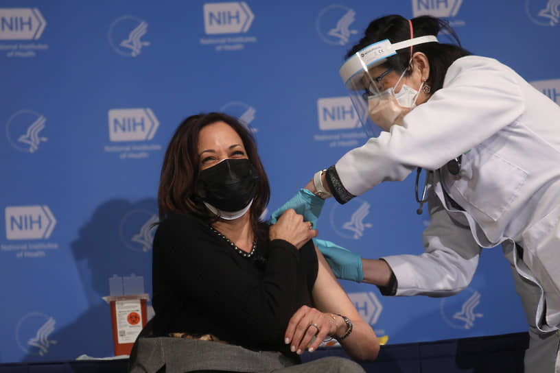 29 декабря 2020 года вице-президент США Камала Харрис сделала прививку от коронавируса препаратом компании Moderna