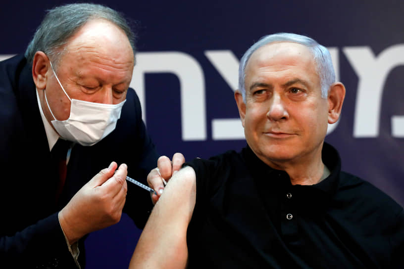 19 декабря премьер-министр Израиля Биньямин Нетаньяху в прямом эфире сделал прививку против коронавируса вакциной Pfizer/BioNTech. «Маленький укол для человека — большой шаг для здоровья всех нас», — написал он после этого в Twitter