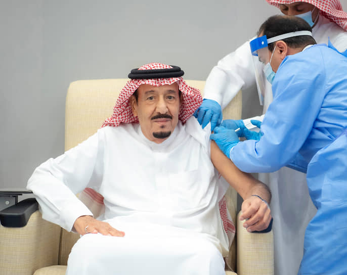 8 января 85-летний король Саудовской Аравии Сальман бен Абдель Азиз Аль Сауд получил первую дозу вакцины Pfizer/BioNTech