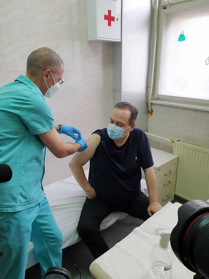 6 января председатель парламента Сербии Ивица Дачич вакцинировался российским препаратом «Спутник V» в Институте вирусологии «Торлак» в Белграде