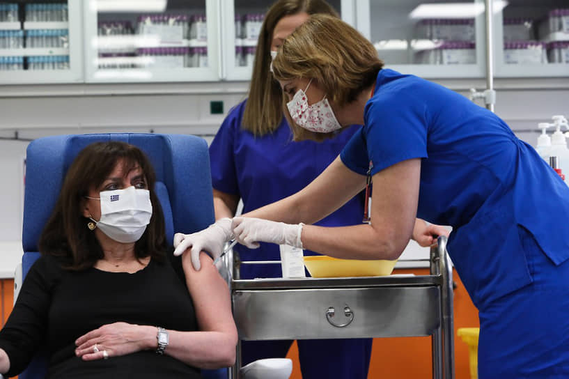 27 декабря президент Греции Катерина Сакелларопулу сделала прививку от коронавируса препаратом Pfizer/BioNTech. Вакцинацию показывал в прямом эфире греческий телеканал ERT-1