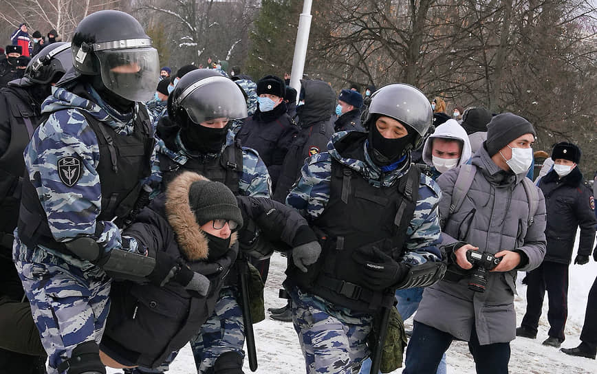 Несанкционированная акция в поддержку Алексея Навального в Уфе