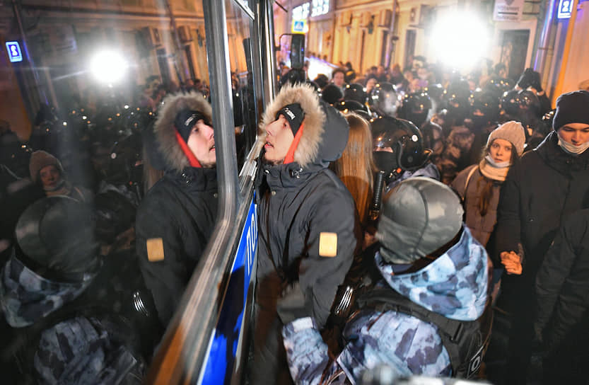 Задержания участников акции на улице Большая Дмитровка