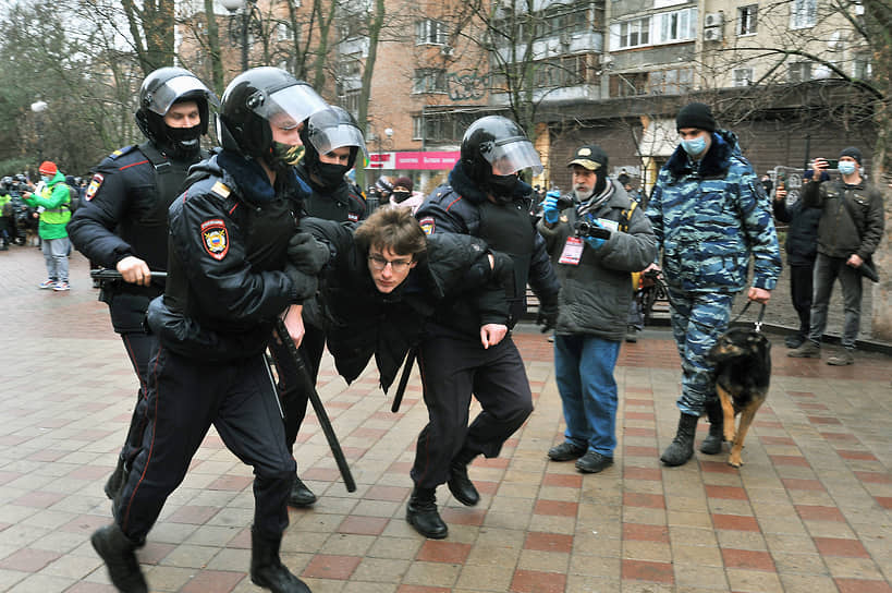 Задержание участников акции в Ростове-на-Дону