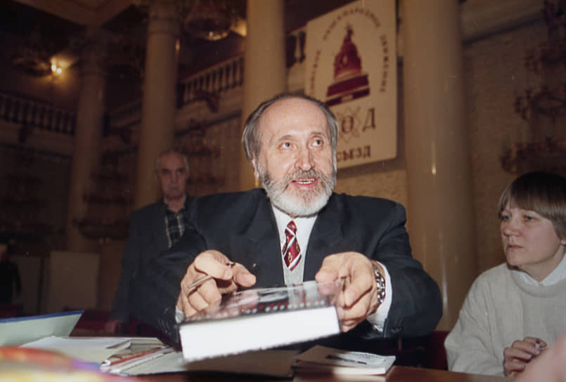 Юрий Власов на съезде Российского общенародного движения перед выборами в Госдуму в 1999 году