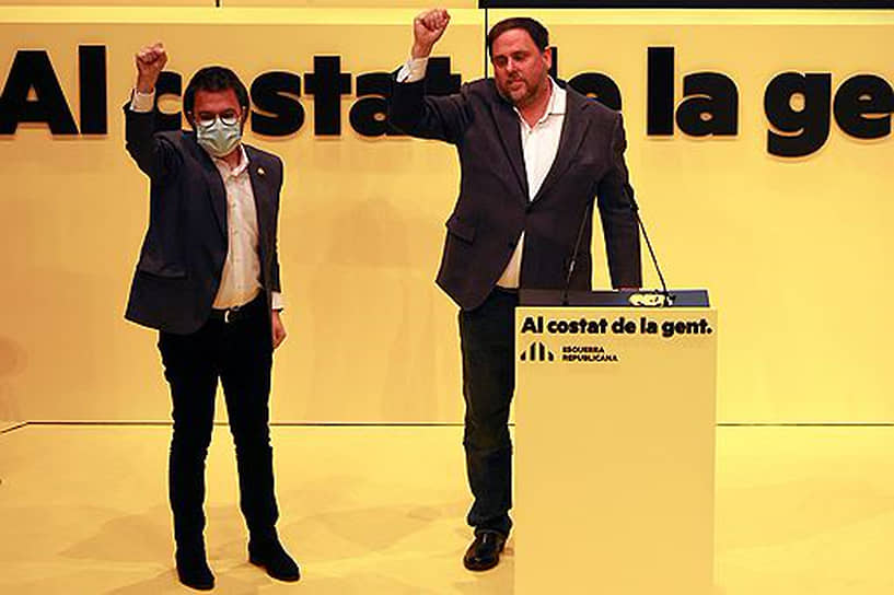 И. о. главы каталонского правительства Пере Арагонес (справа) на партийном собрании