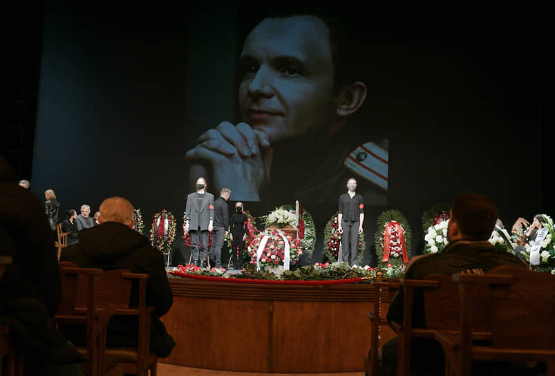Церемония прощания с Андреем Мягковым