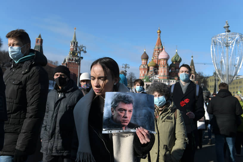 В Москве акция памяти прошла на Большом Москворецком мосту, где был застрелен политик