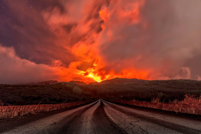 Дзафферана-Этнеа, Италия. Извержение вулкана Этна