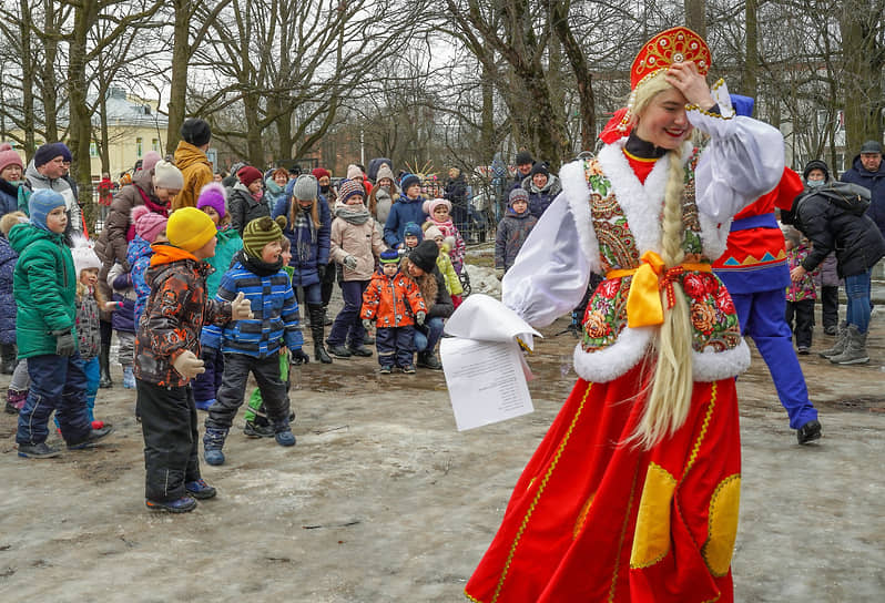 Празднование Масленицы в Стрельне