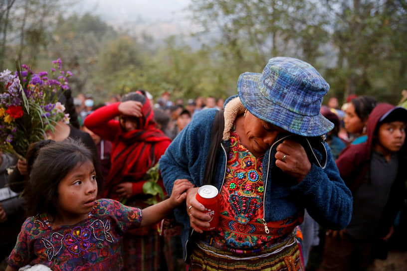 Комитансильо, Гватемала. Женщина оплакивает убитых мексиканских мигрантов, пытавшихся добраться до США
