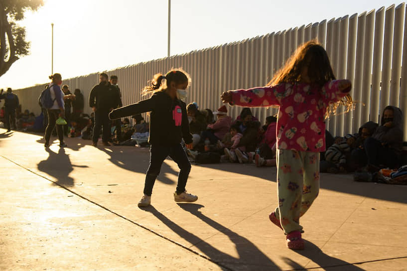 Дети-беженцы у границы США