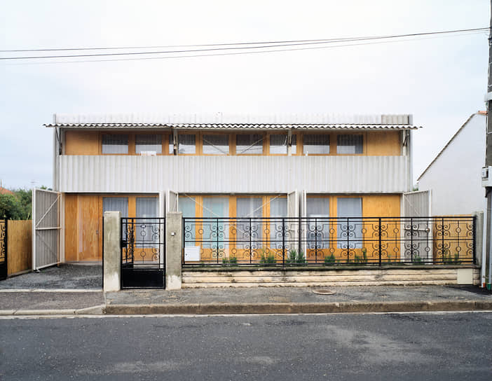 Архитекторы Анна Лакатон и Жан-Филипп Вассаль познакомились в 1970-х во время учебы в Национальной школе архитектуры и ландшафтного дизайна Бордо&lt;br>
На фото: жилой дом Лятапи во французском городе Флуарак