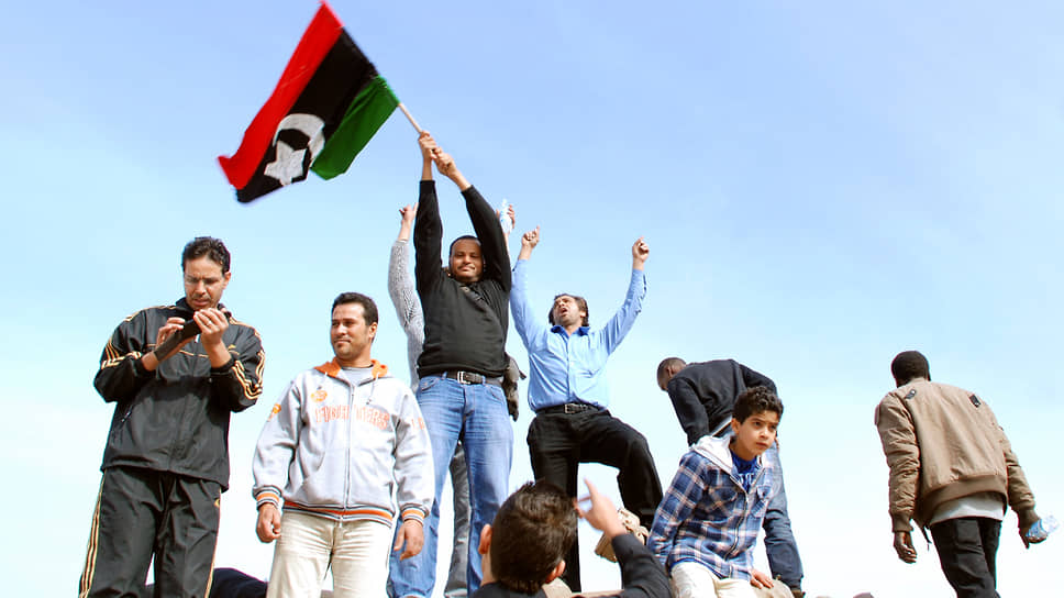 27 февраля в Бенгази оппозиция сформировала Переходный национальный совет (ПНС), который провозгласил себя единственным законным представителем народа Ливии