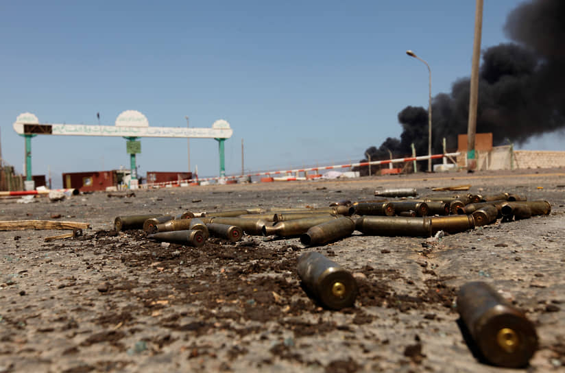 11 августа повстанцы захватили ключевой нефтяной порт Марса-эль-Брега (на фото), через неделю — стратегически важный город Эз-Завия