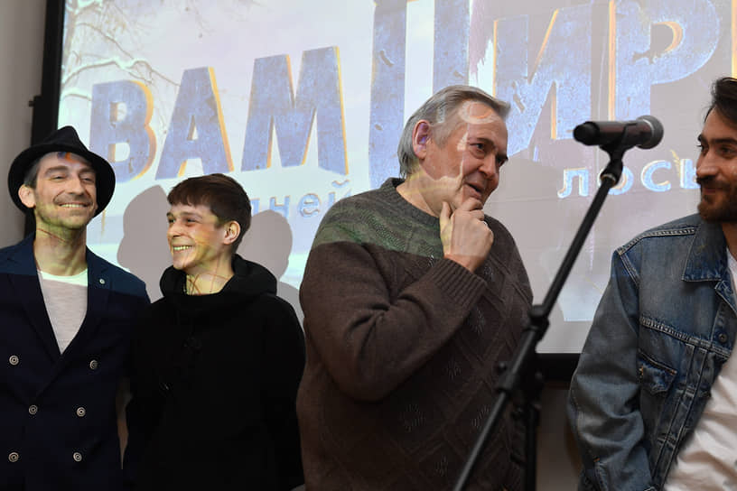 Слева направо: актеры Артем Ткаченко, Глеб Калюжный и Юрий Стоянов на премьере сериала «Вампиры средней полосы»