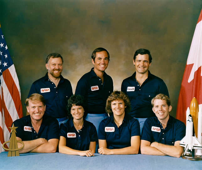 &lt;b>Марк Гарно (верхний ряд, справа), Канада&lt;/b>&lt;br>
5 ноября 1984 года отправился в первый полет на шаттле «Челленджер» по программе STS-41G в качестве специалиста по полезной нагрузке. Всего побывал в космосе трижды. Впоследствии занимался политикой, в 2015—2021 годах являлся Министром транспорта Канады, с 2021 года возглавляет МИД страны