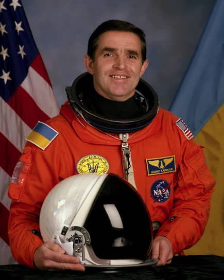 &lt;b>Леонид Каденюк, Украина&lt;/b>&lt;br>
Является первым космонавтом независимой Украины, совершил полет 19 ноября 1997 года на американском шаттле «Колумбия». Впоследствии работал на госслужбе консультантом по вопросам авиации и космонавтики, избирался в парламент Украины. Скончался 31 января 2018 года от сердечного приступа