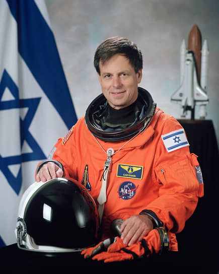 &lt;b>Илан Рамон, Израиль&lt;/b>&lt;br>
Совершил полет на шаттле «Колумбия» с 16 января по 1 февраля 2003 года, погиб при крушение космического корабля на входе в плотные слои атмосферы при возвращении на Землю. С тех пор Израиль не посылал космонавтов в космос