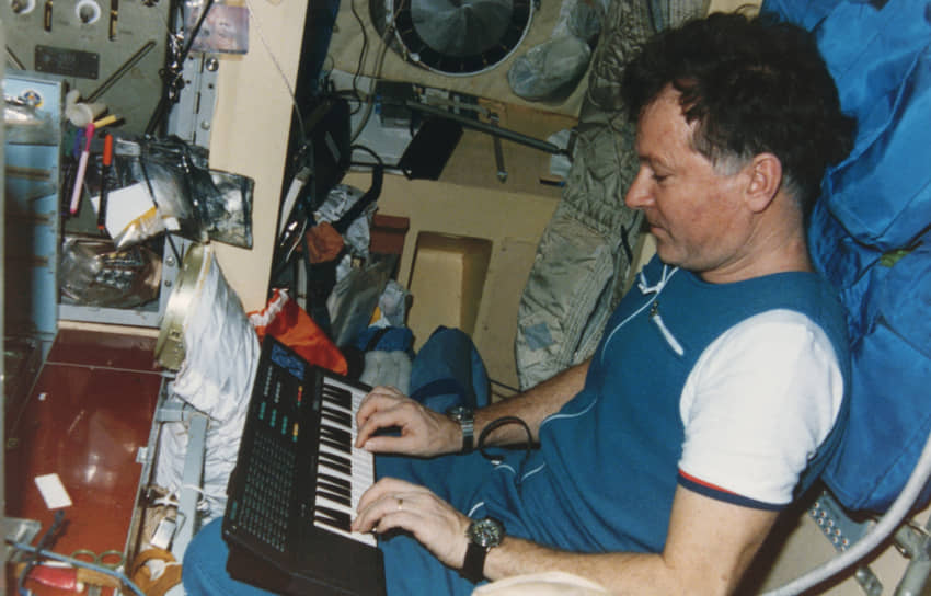 &lt;b>Жан-Лу Жак Мари Кретьен, Франция&lt;/b>&lt;br>
Совершил первый полет 24 июня 1982 года на советском космическом корабле «Союз Т-6». Впоследствии побывал в космосе еще дважды: в 1988 и 1997 годах. Работал в НАСА, а также в компании по разработке программного обеспечения Tietronix Software