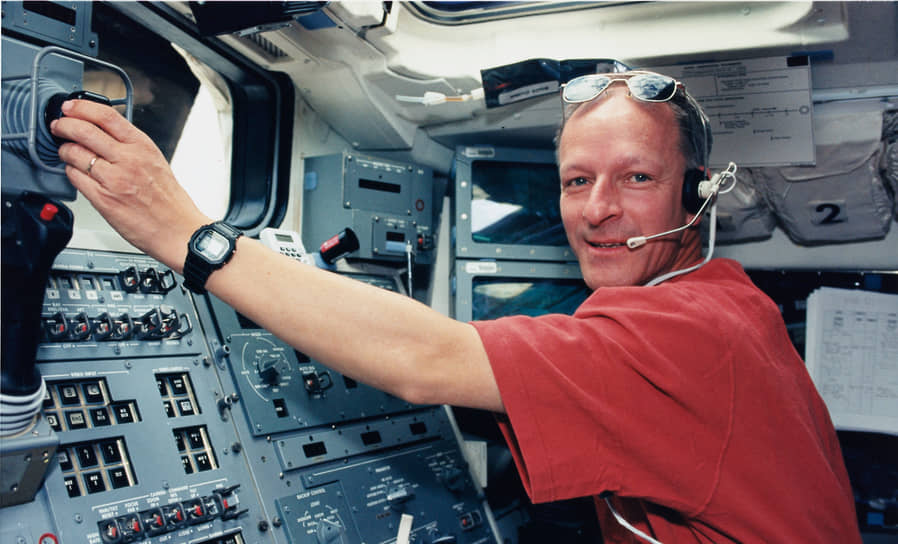 &lt;b>Клод Николье, Швейцария&lt;/b>&lt;br>
Первый и единственный швейцарец, побывавший в космосе. Совершил первый полет 31 июля 1992 года на борту шаттла «Атлантис», после этого побывал в космосе еще три раза. Во время четвертого полета вышел в открытый космос. Сейчас занимается преподавательской и научной деятельностью