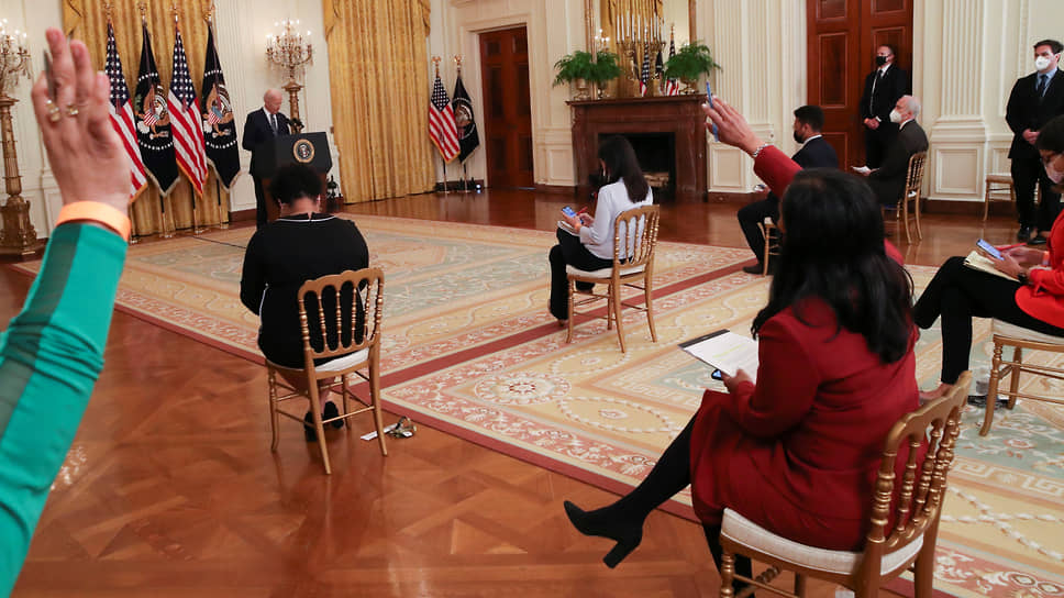 Как президент США провел первую официальную пресс-конференцию
