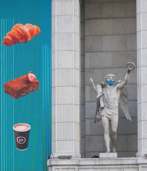 28 марта. Санкт-Петербург. Скульптура в защитной маске, украшающая фасад ТРЦ «Галерея»