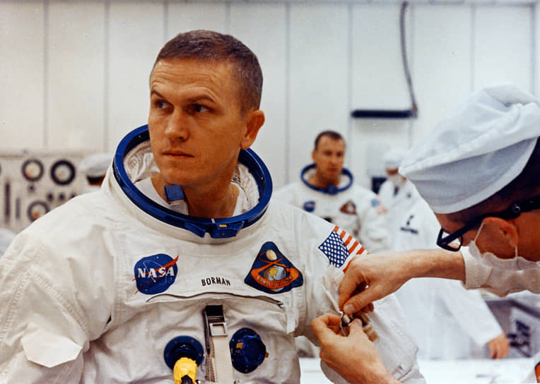 «Вы или в глубине души верите в духовное существо или в Бога, или не верите. Для этого не нужно отправляться на Луну» (Фрэнк Борман, командир экипажа космического корабля «Аполлон-8», совершившего первый пилотируемый облет Луны)