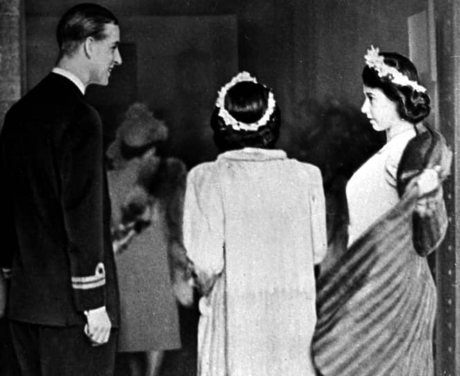 Принц Филипп и принцесса Елизавета на свадьбе графини Патрисии Маунтбеттен 23 декабря 1946 года