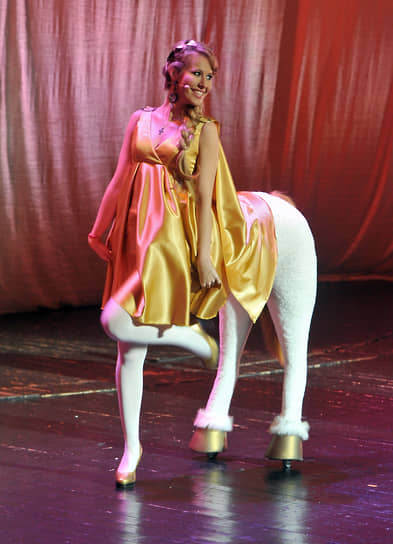 Конные номера в цирке считаются каноном наравне с клоунадой&lt;br>
На фото: телеведущая и журналист Ксения Собчак, 2012 год

