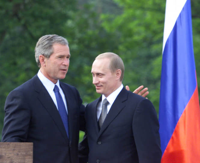В 2001 году президентом США стал Джордж Буш-младший. Его первая встреча с Путиным состоялась в июне того же года в словенском замке Брдо. «Я рассчитывал на откровенный диалог, но действительность превзошла ожидания — это был предельно открытый и очень интересный для меня разговор», — рассказывал Путин о первой встрече с Бушем. Американский президент вспоминал: «Я посмотрел в глаза этому человеку, заглянул ему в душу и решил, что могу ему верить. Этот человек принесет лучшее для своей страны»