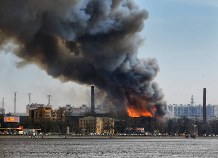 Санкт-Петербург. Пожар в здании «Невской мануфактуры»