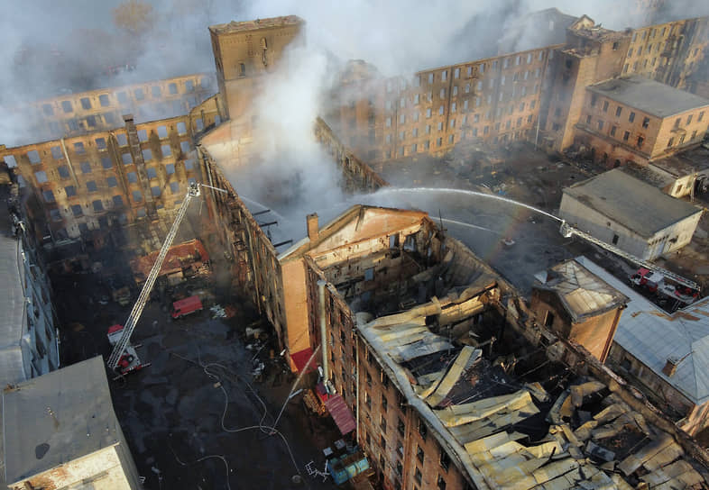Санкт-Петербург, Россия. Последствия пожара в здании «Невской мануфактуры»