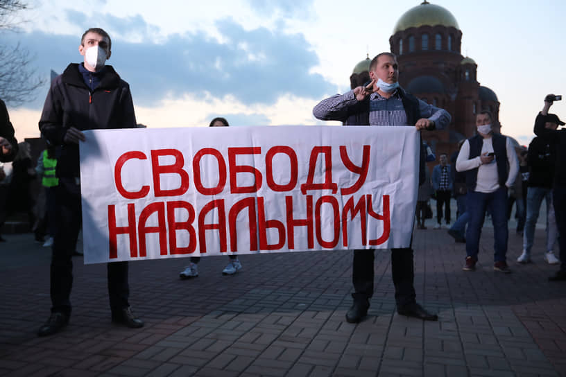На площади Павших Борцов в Волгограде находилось около 300 протестующих