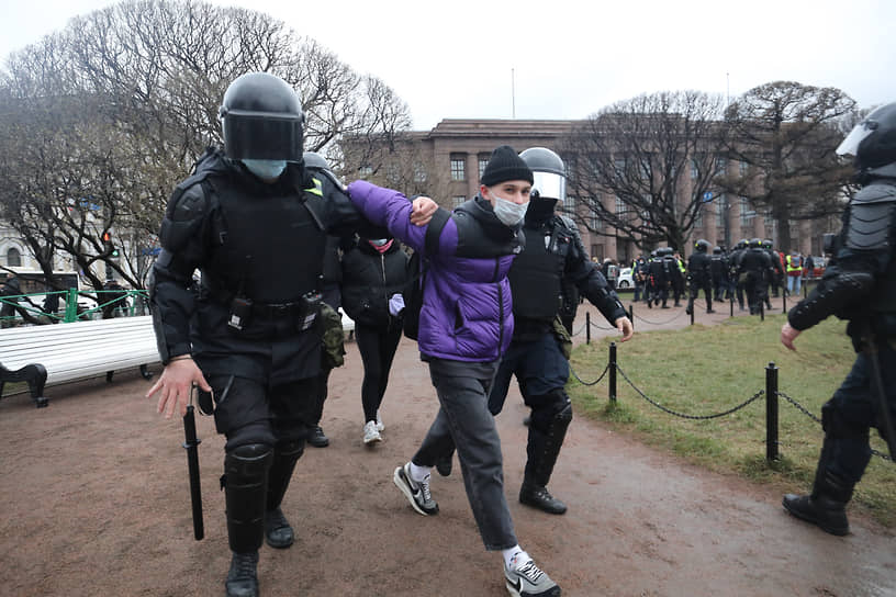 В Санкт-Петербурге во время акции было задержано свыше 800 человек