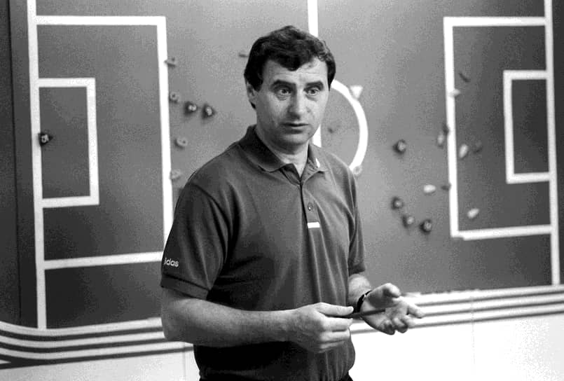 В июле 1998 года Анатолий Бышовец стал главным тренером сборной России, но в декабре того же года покинул пост после шести поражений команды