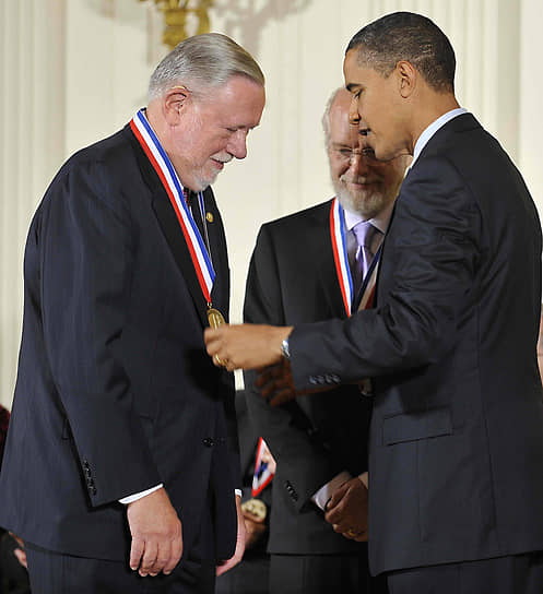 Барак Обама наградил Чарльза Гешке медалью за инновации