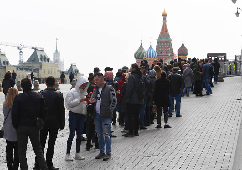 Очередь в Мавзолей Ленина