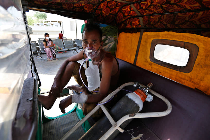 По оценке агентства Reuters, в Нью-Дели каждые четыре минуты кто-то умирает от коронавируса
