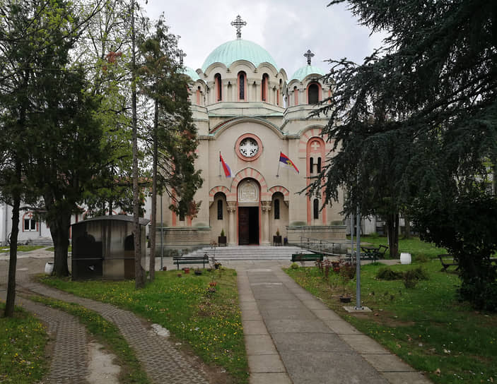 Cербская православная церковь Святого архангела Гавриила была построена Григорием Самойловым в пределах пешей досягаемости от многих частных домов его же постройки