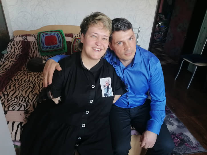 Оля Черепанова и Саша Максимочкин вскоре после венчания ушли из интерната на квартиру